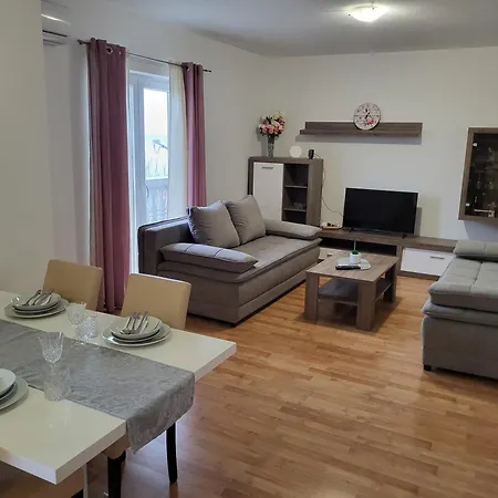 Goga Apartament *